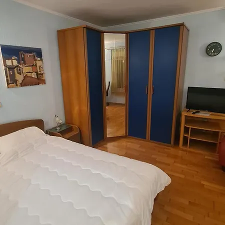 Elvira Apartment *