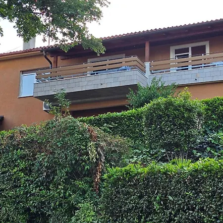 Apartment Elvira *