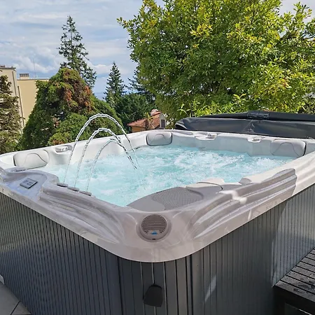 Апартаменти Elvira *