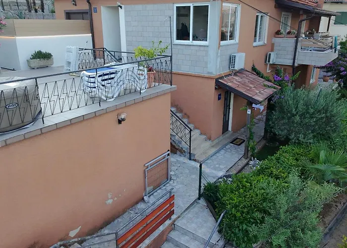 Elvira オパティヤ